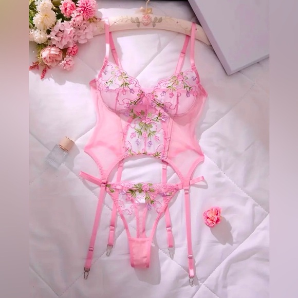 Other - 🎀🌷 Ethereal Pink Floral Embroidered Garter Lingerie Set Corset Bra & Thong 🌷🎀